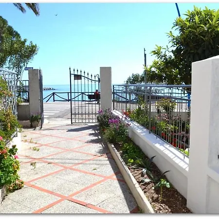 Apartment Lungomare Palmasera Seafront