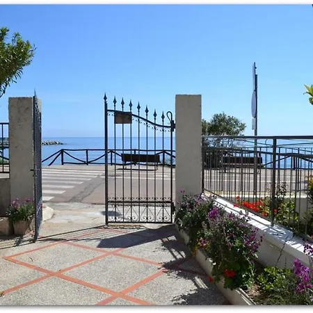 Apartment Lungomare Palmasera Seafront *