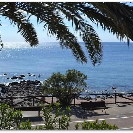 Lungomare Palmasera Seafront Apartment *
